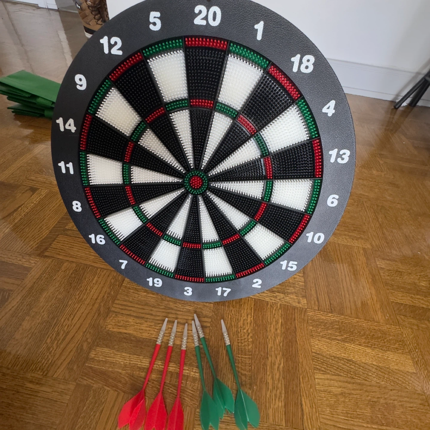 Dartboard with 6 Darts - photo 3