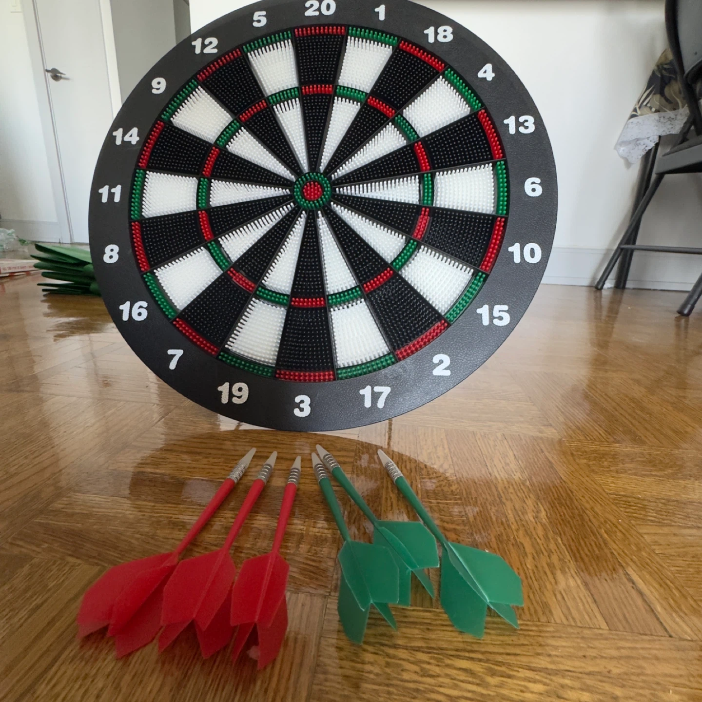 Dartboard with 6 Darts - photo 5