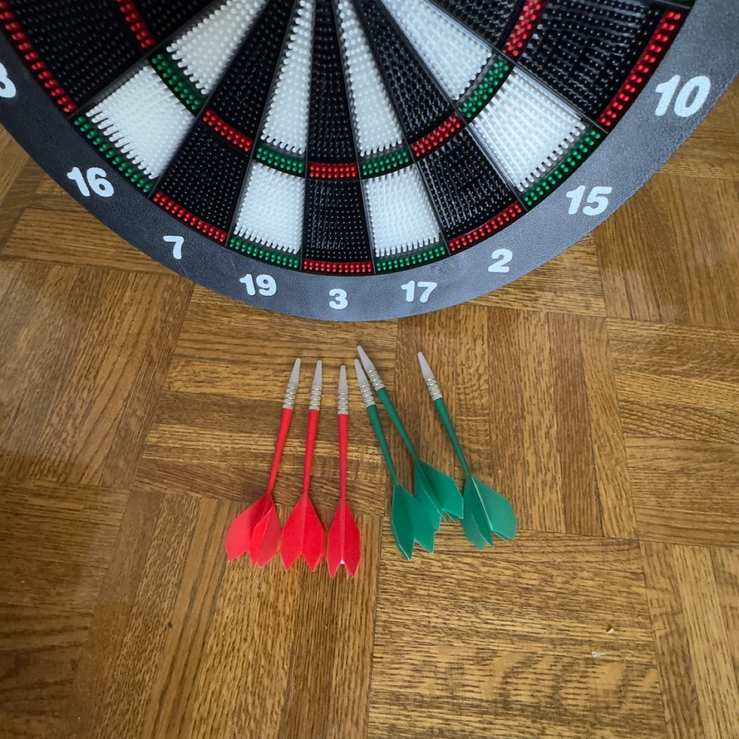 Dartboard with 6 Darts