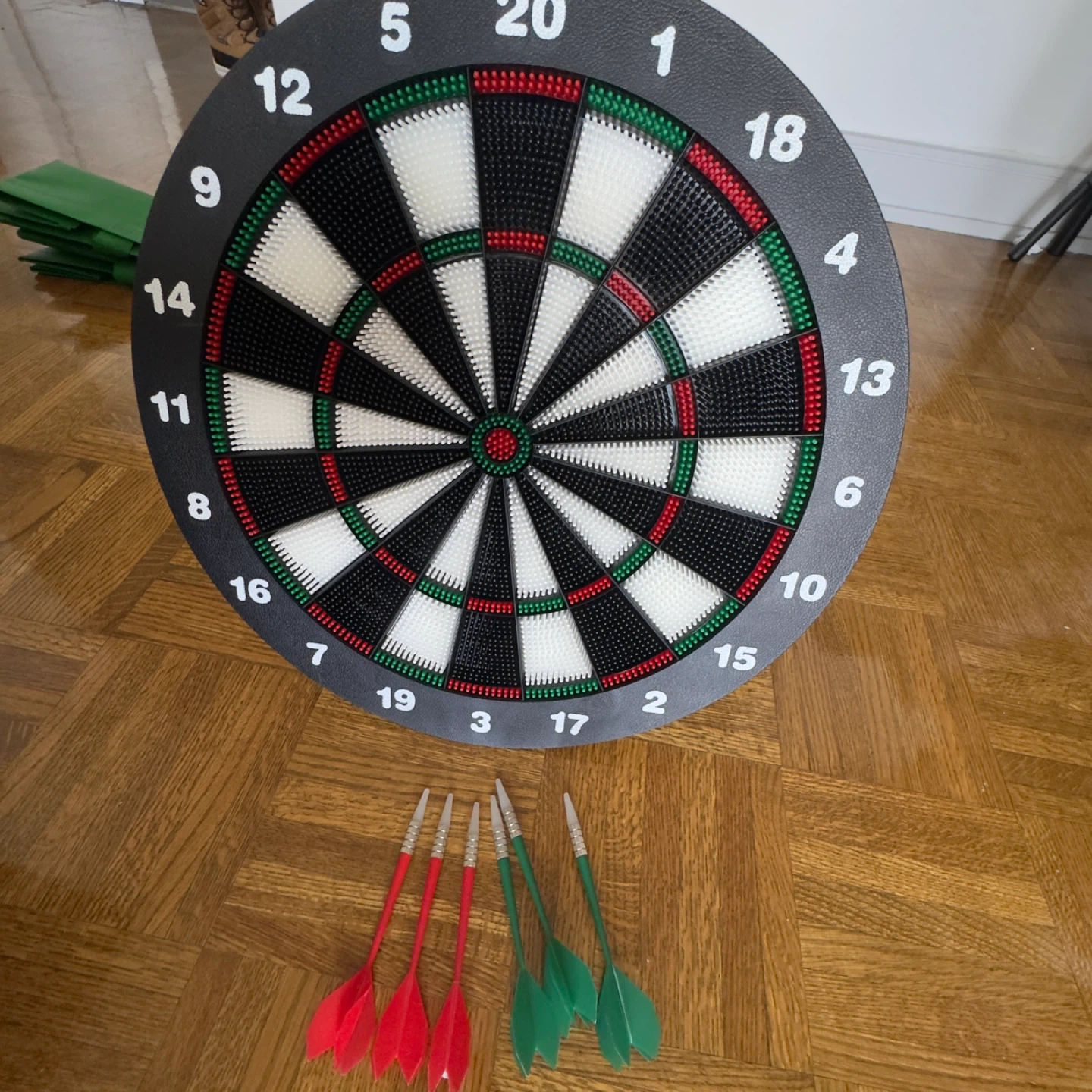 Dartboard with 6 Darts - photo 4
