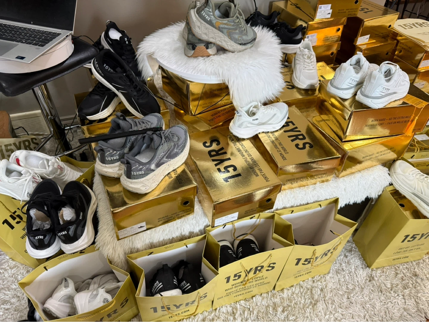 15YRS Sneakers