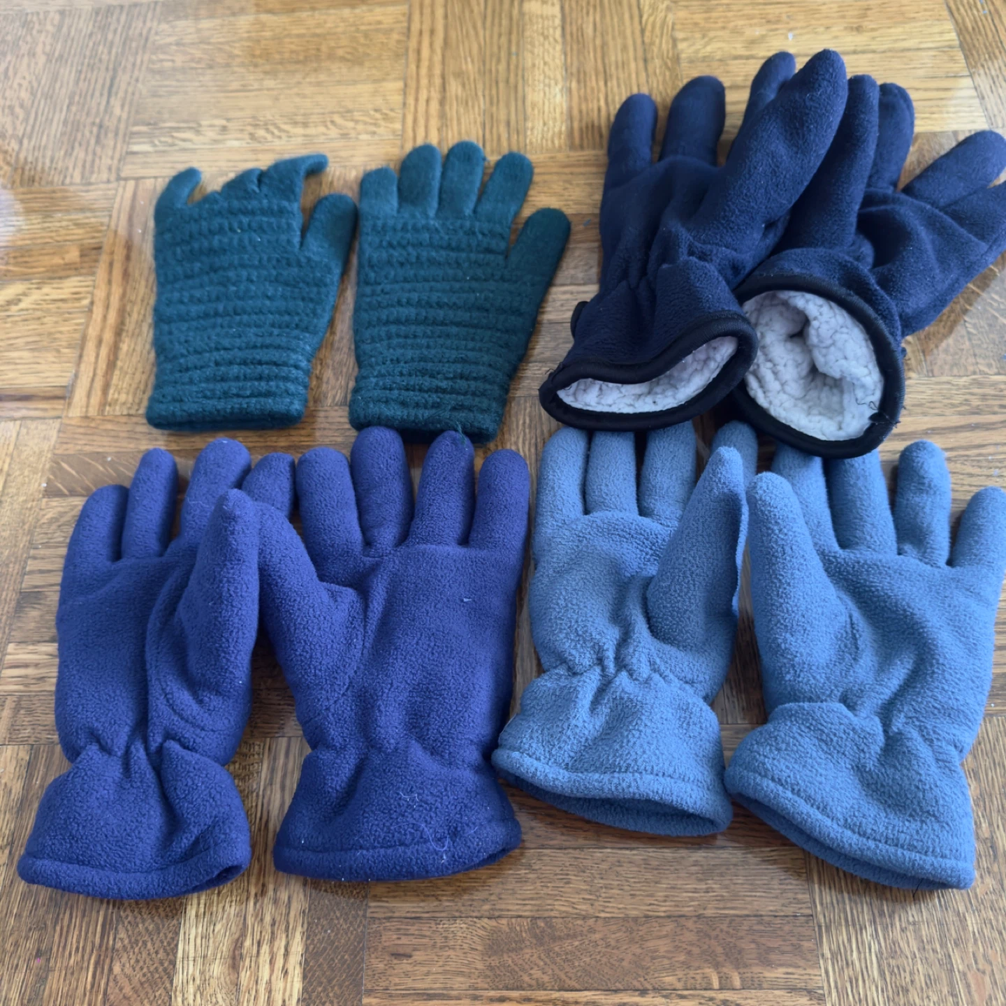 Lot of 3 Pairs Fleece Gloves - photo 2