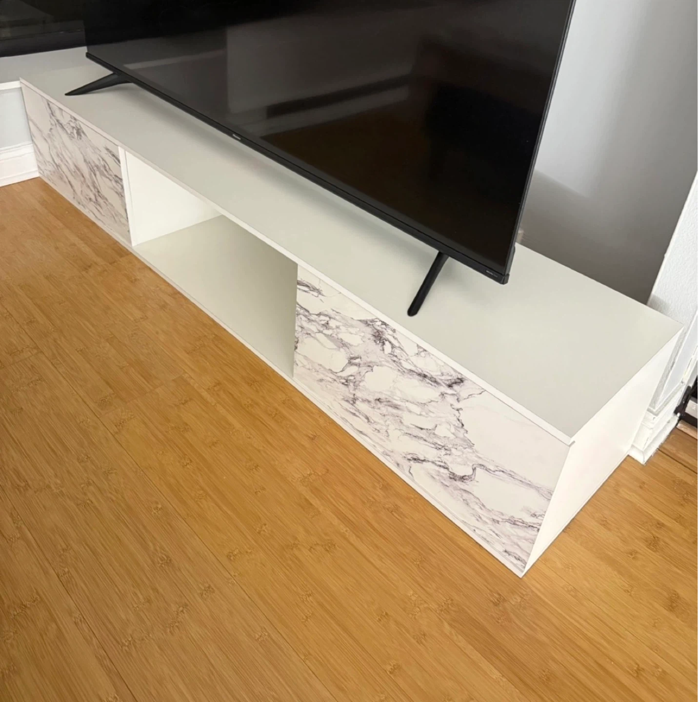 Set of 2 coffee tables & White TV Stand with Marble Accents - photo 3