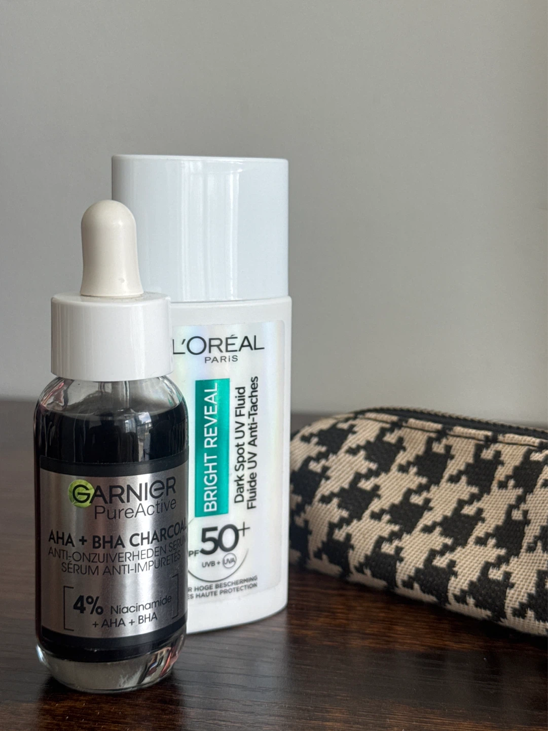 NEW Garnier Charcoal Serum + L'Oréal SPF 50+ Fluid & Mini Pouch - photo 2