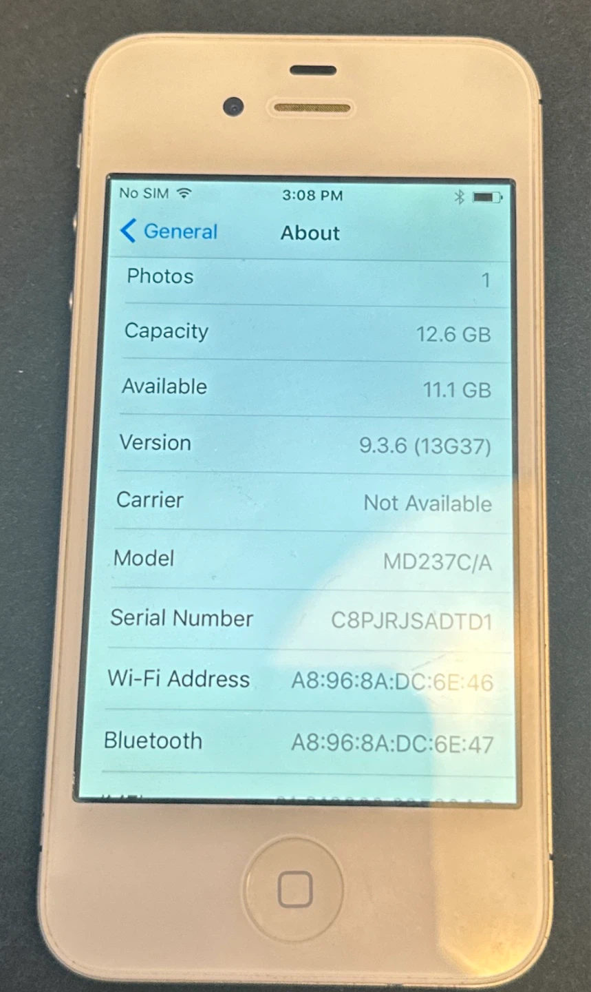 Apple iPhone 4 with box, cord and manual - Mint Condition