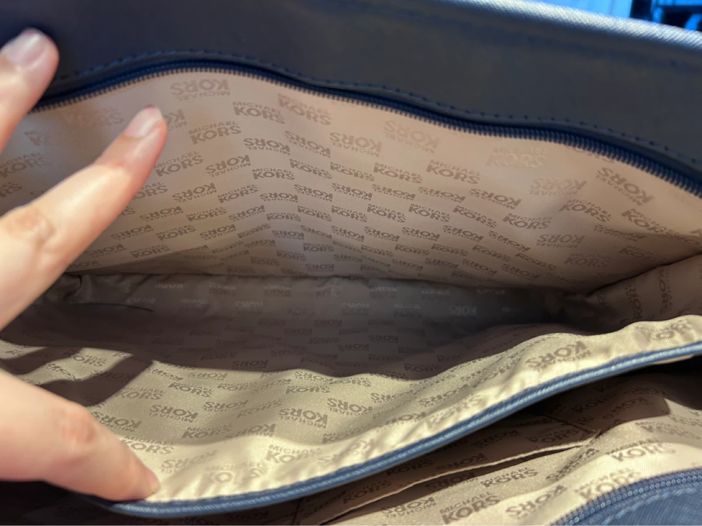 Michael Kors Tote Bag - Like New - photo 5