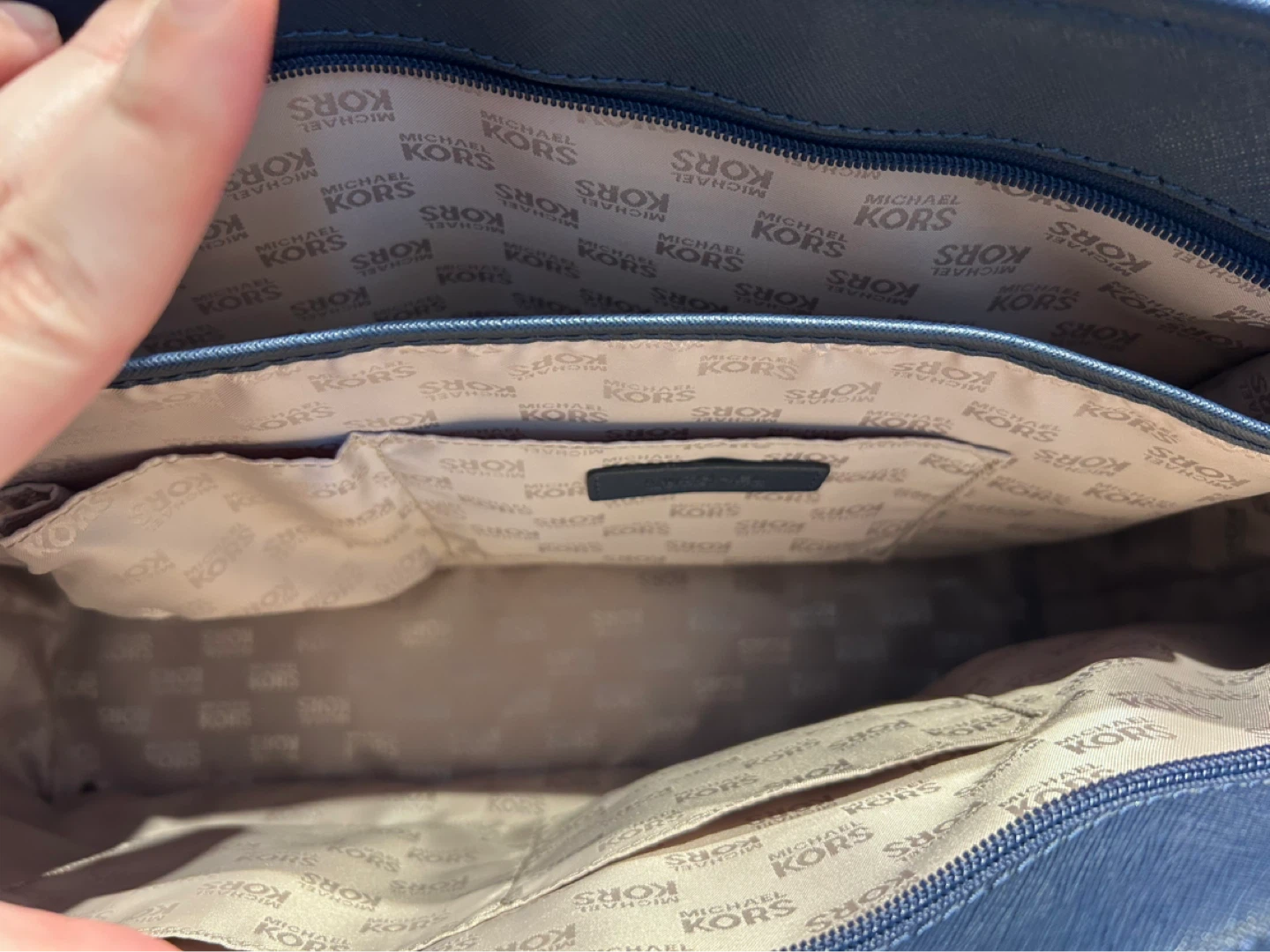 Michael Kors Tote Bag - Like New - photo 4