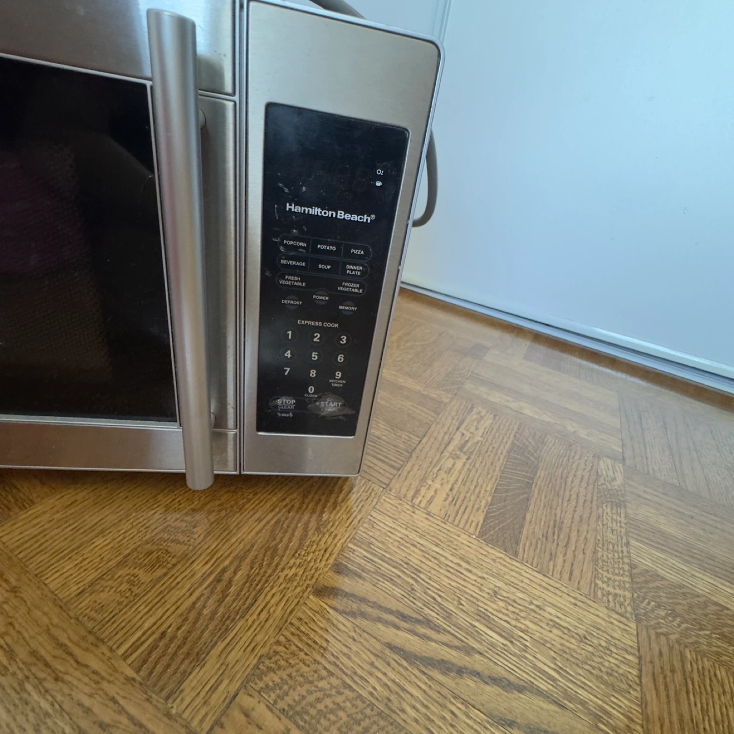 Hamilton Beach Microwave - photo 2