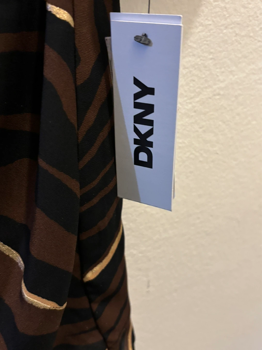 NEW-DKNY Retail $139-Zebra Print Twist Front Dress Size 6 - photo 3