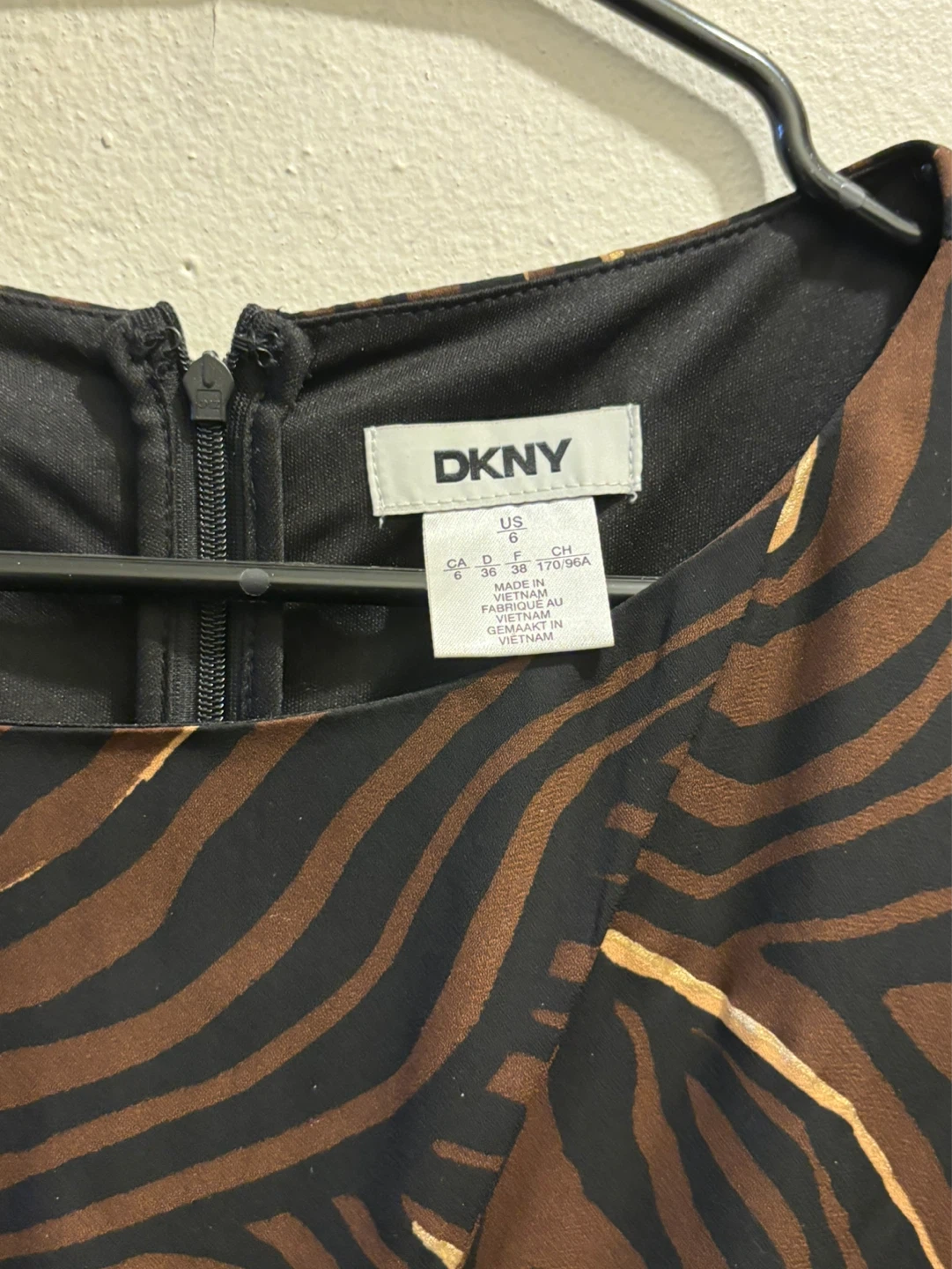 NEW-DKNY Retail $139-Zebra Print Twist Front Dress Size 6 - photo 2