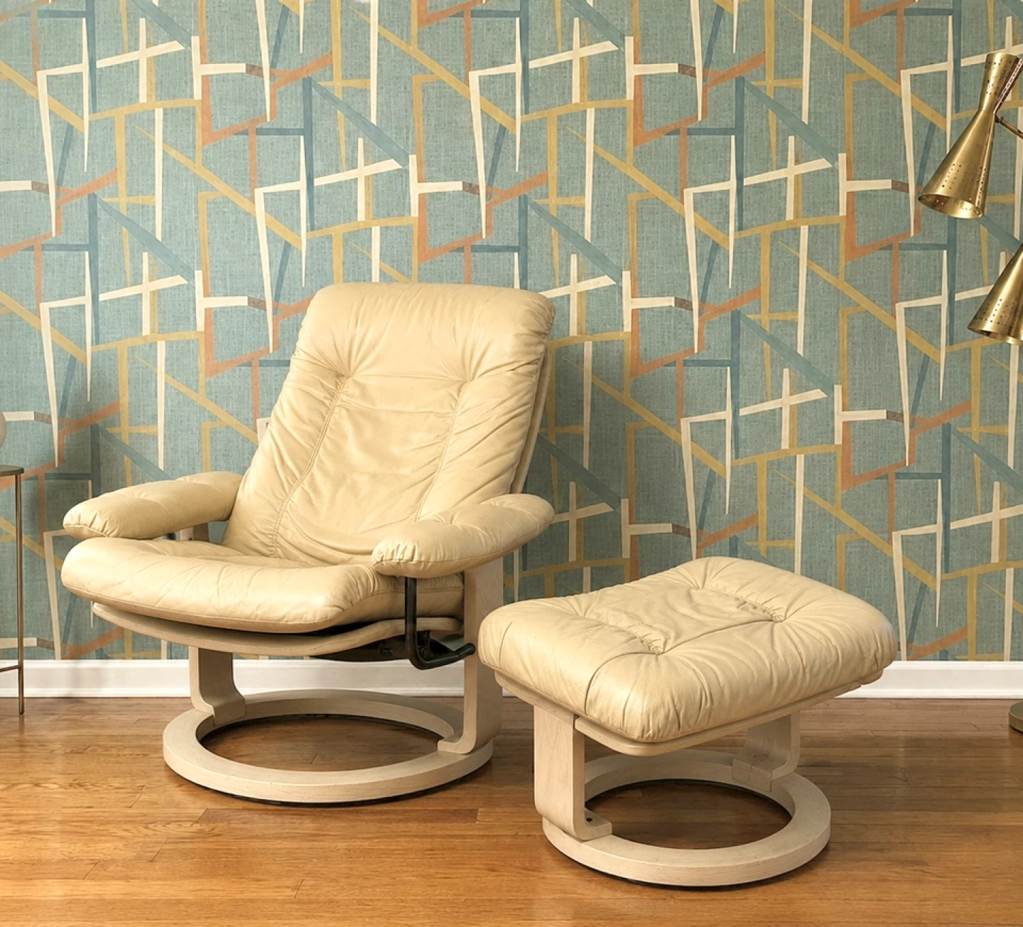 Vintage Leather Swivel Recliner with ottoman - photo 2