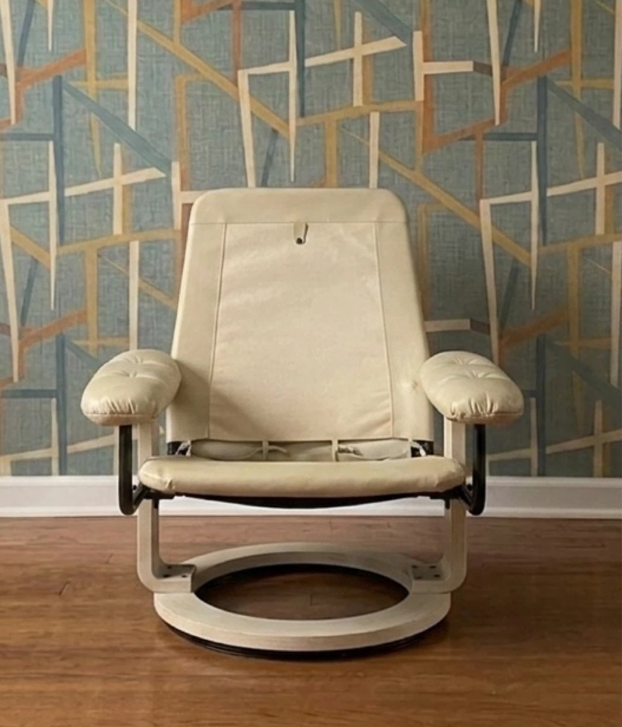 Vintage Leather Swivel Recliner with ottoman - photo 3
