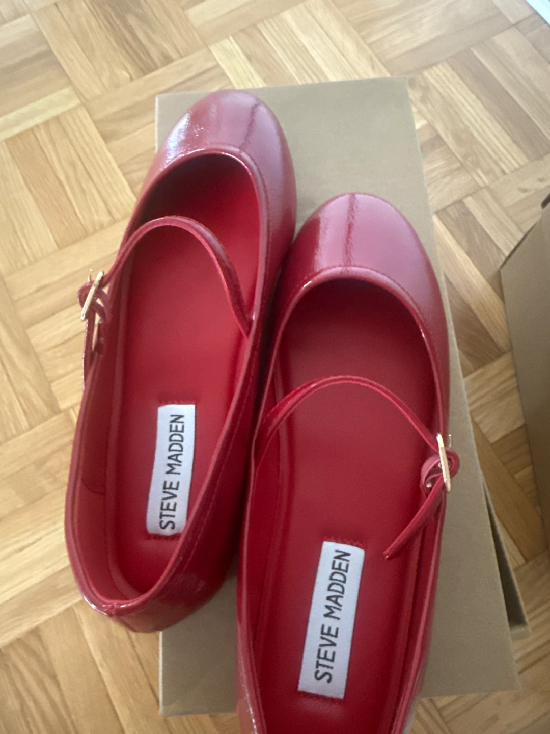 Steve Madden Red Patent Flats - Size 36 - photo 3