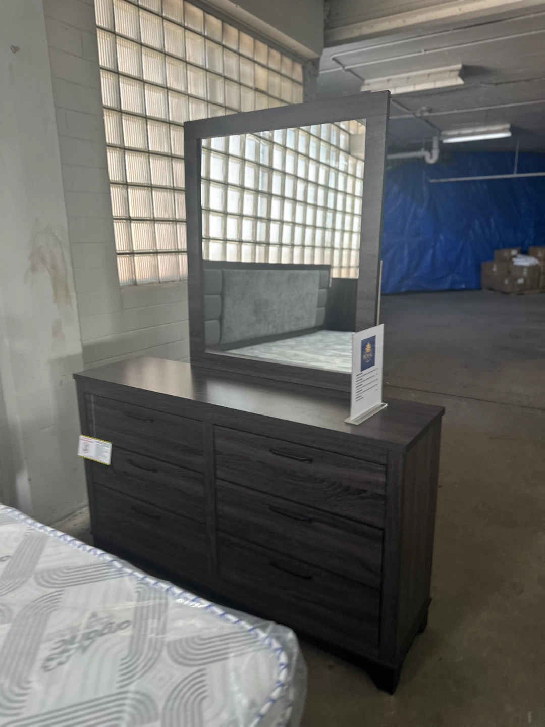 LOW STOCK‼️4 piece queen set bed frame, dresser, mirror, - photo 4