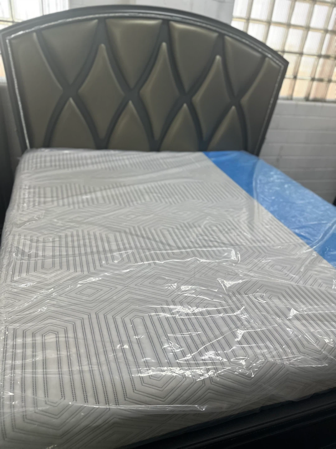 LOW STOCK‼️ 4 piece queen set bed frame, dresser, mirror, - photo 3