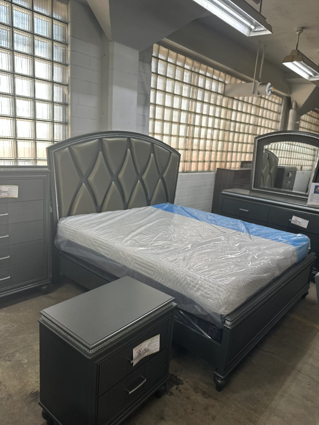 LOW STOCK‼️ 4 piece queen set bed frame, dresser, mirror,
