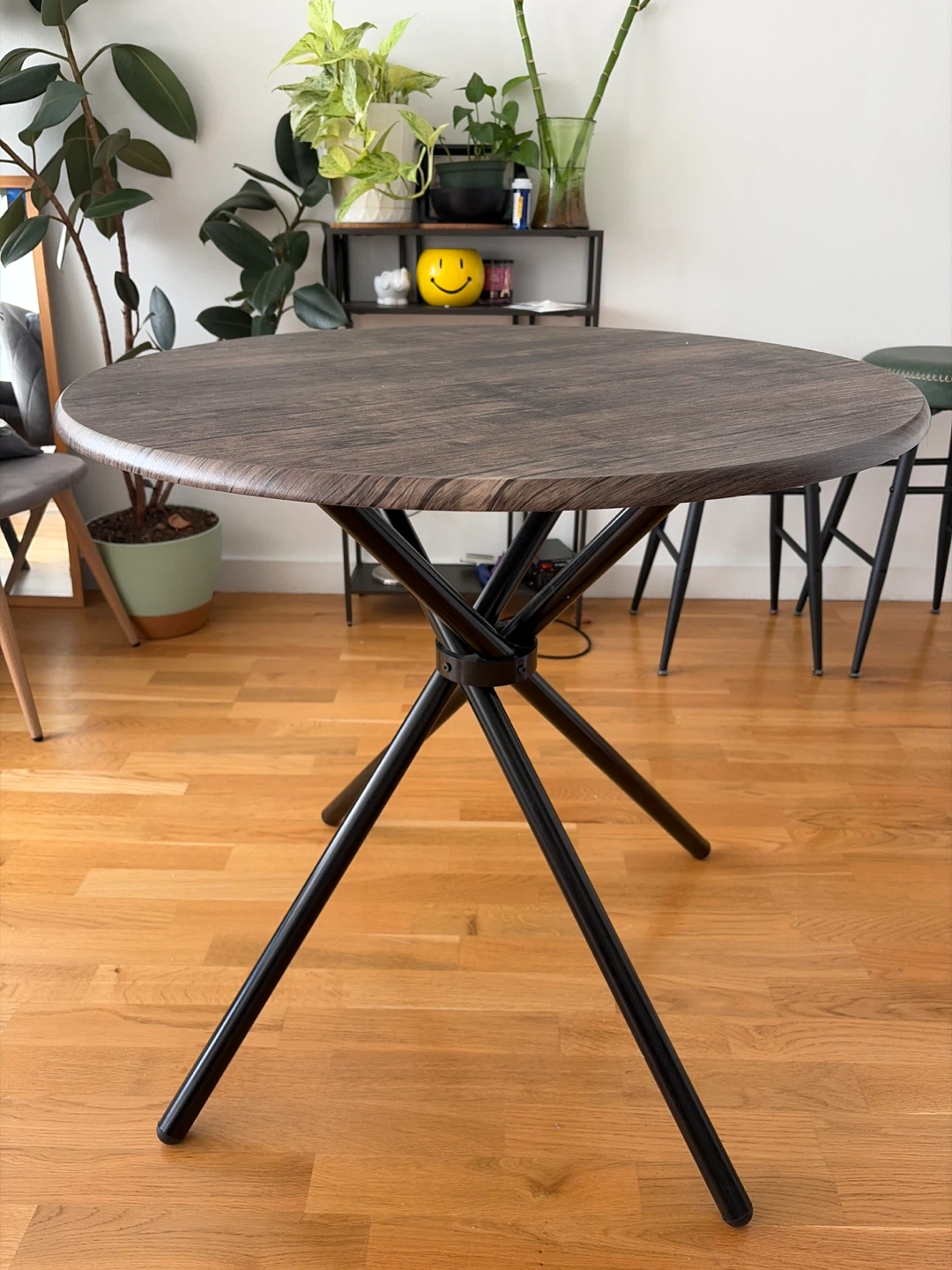 Round Wood Grain Cafe Table