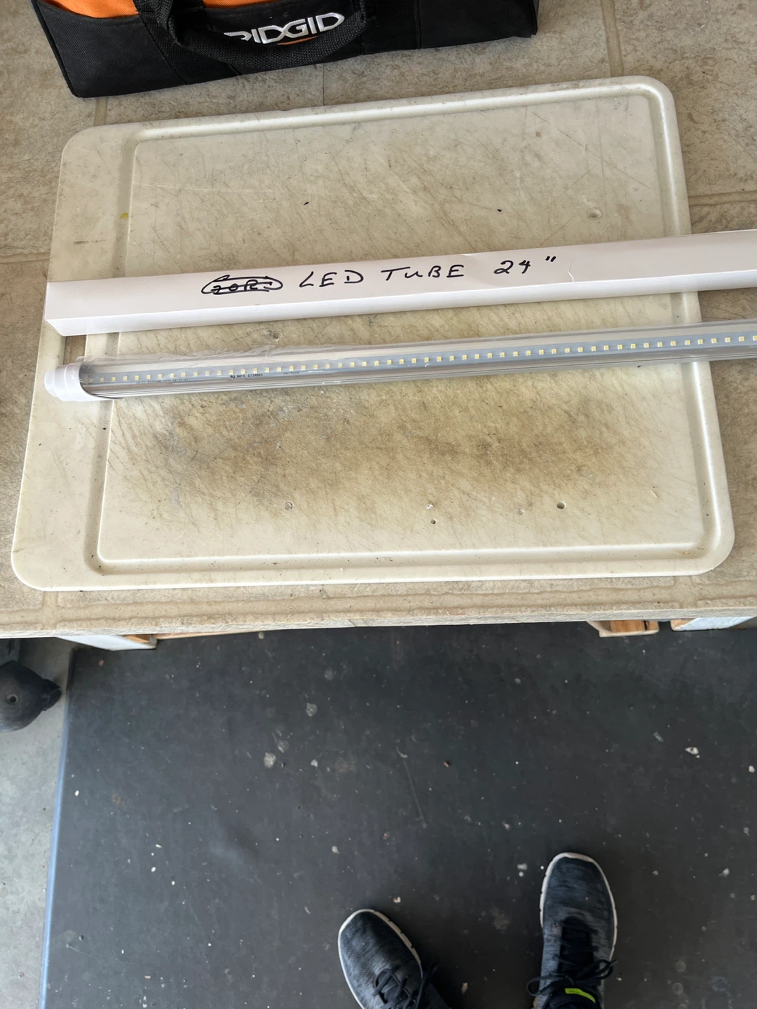 Fluorescent tubes - photo 3