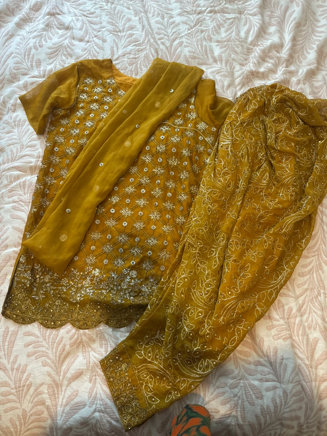 Yellow Embroidered 3-Piece Outfit - Size L - photo 2