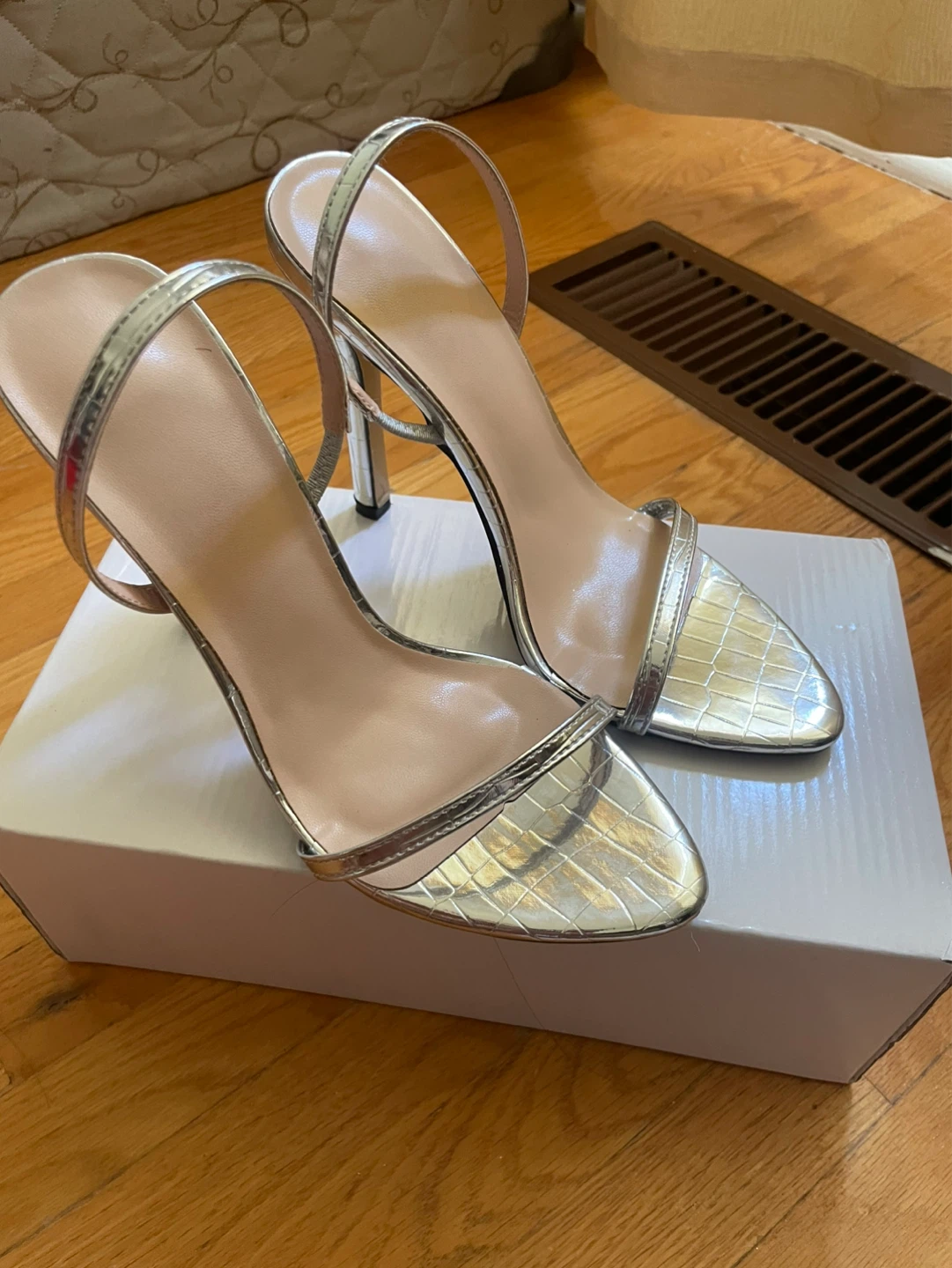 Silver Heels - photo 2