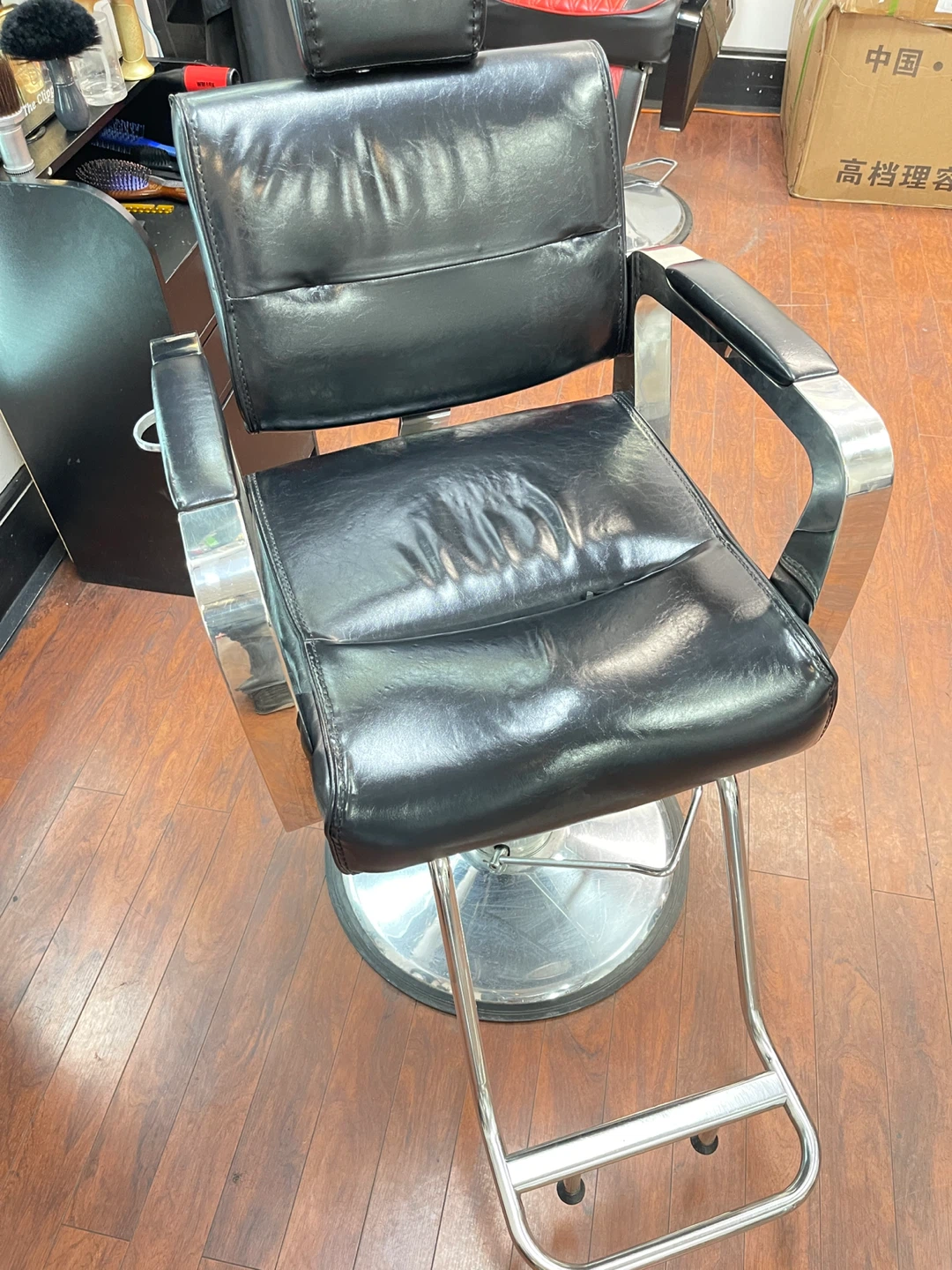 Black Barber Chair - photo 2