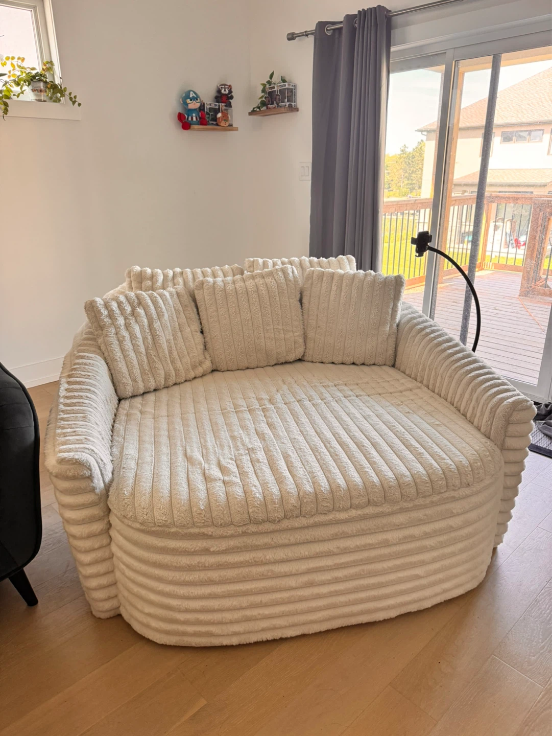 Oversized Plush Chaise Lounge Chair with Pillows