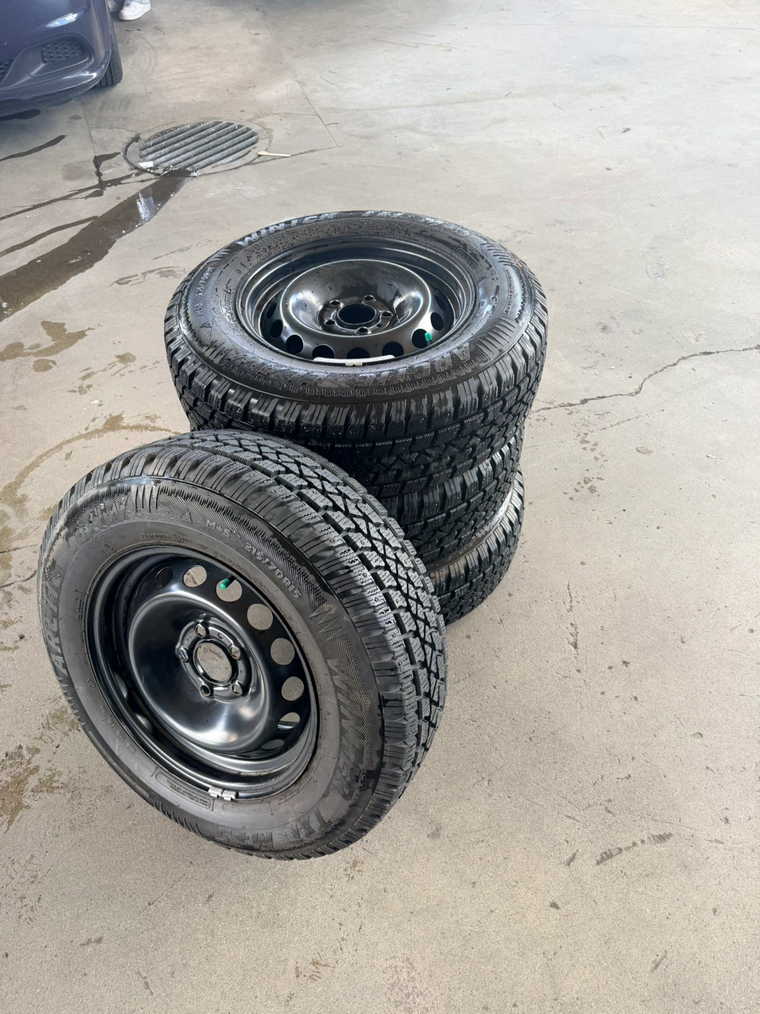 Set of 4 studded winter tires