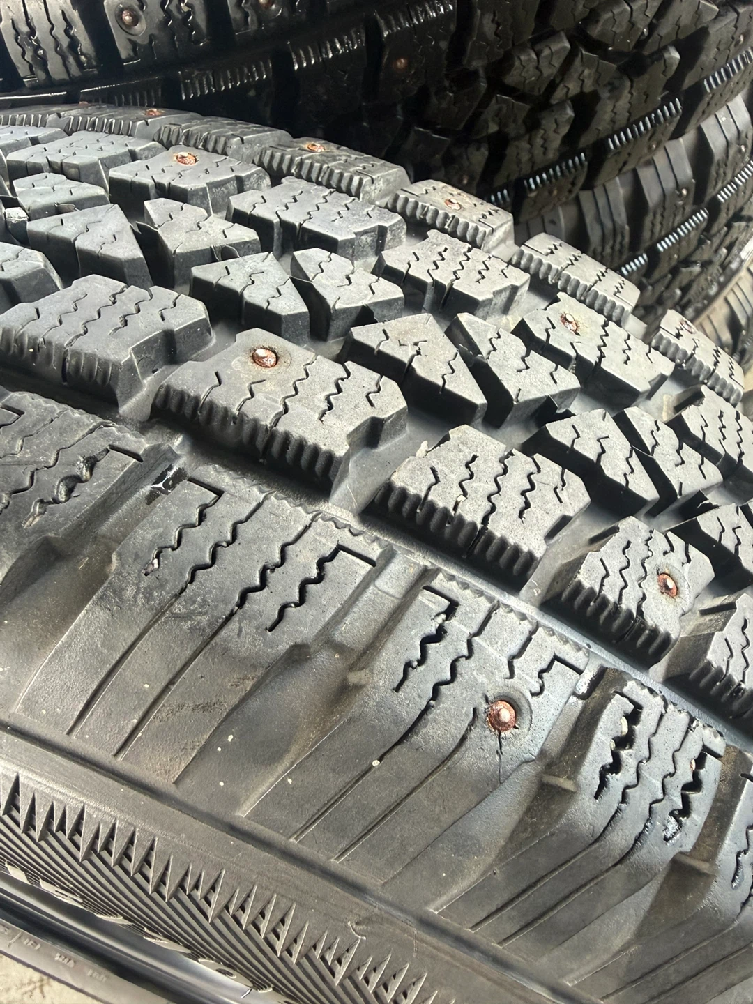 Set of 4 studded winter tires - photo 3