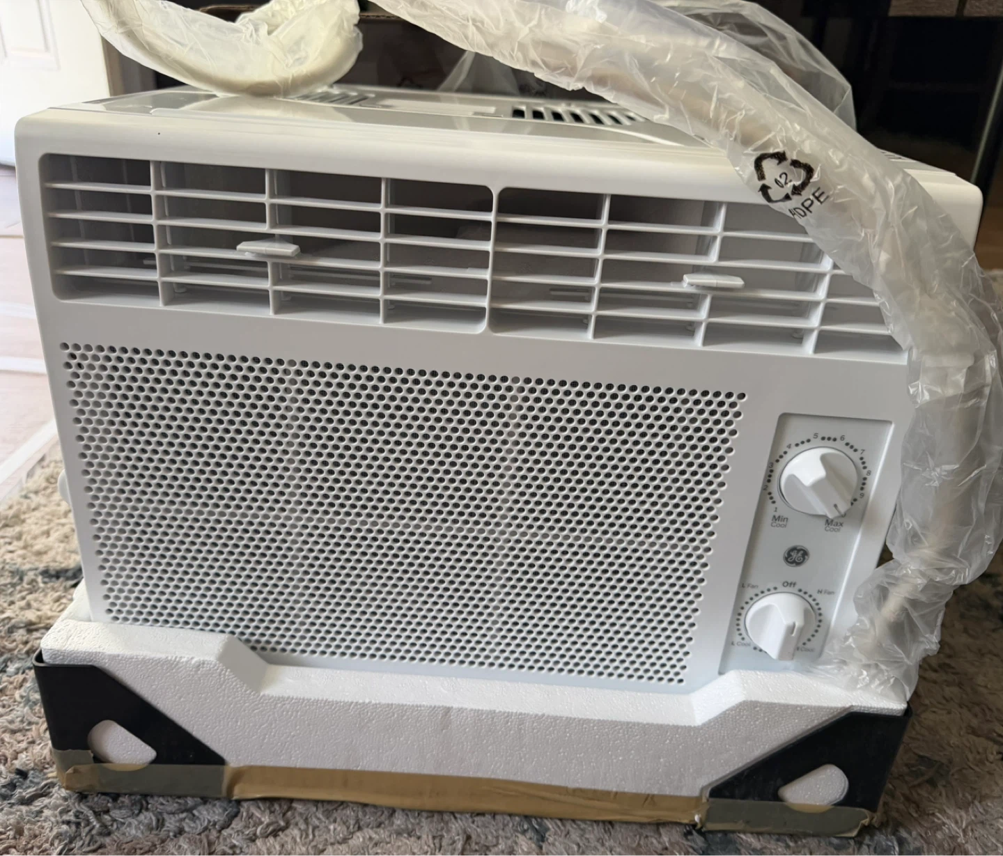 GE Appliances 5,000 BTU/HR Room Air Conditioner White