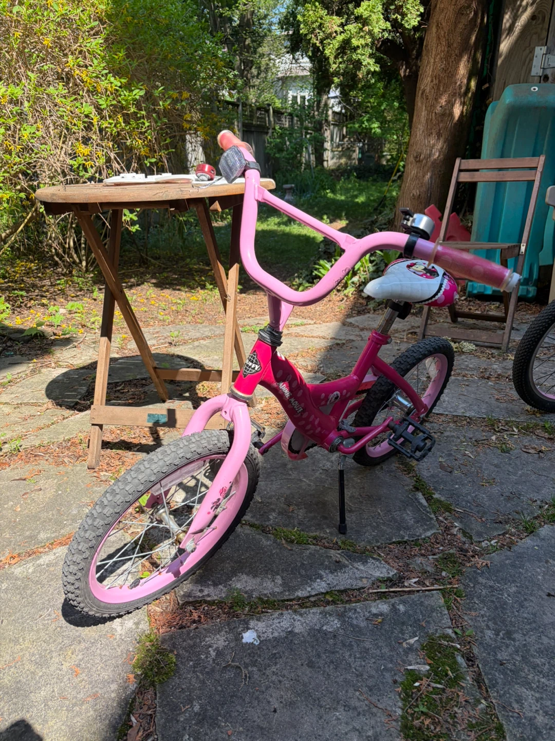 Kids Pink Bicycle with Minnie Mouse Bow