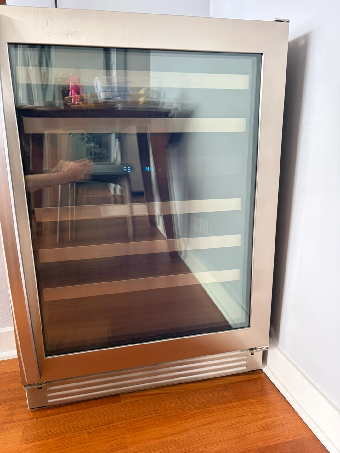 Samsung wine cooler- stainless steel, 51-bottle capacity - photo 3