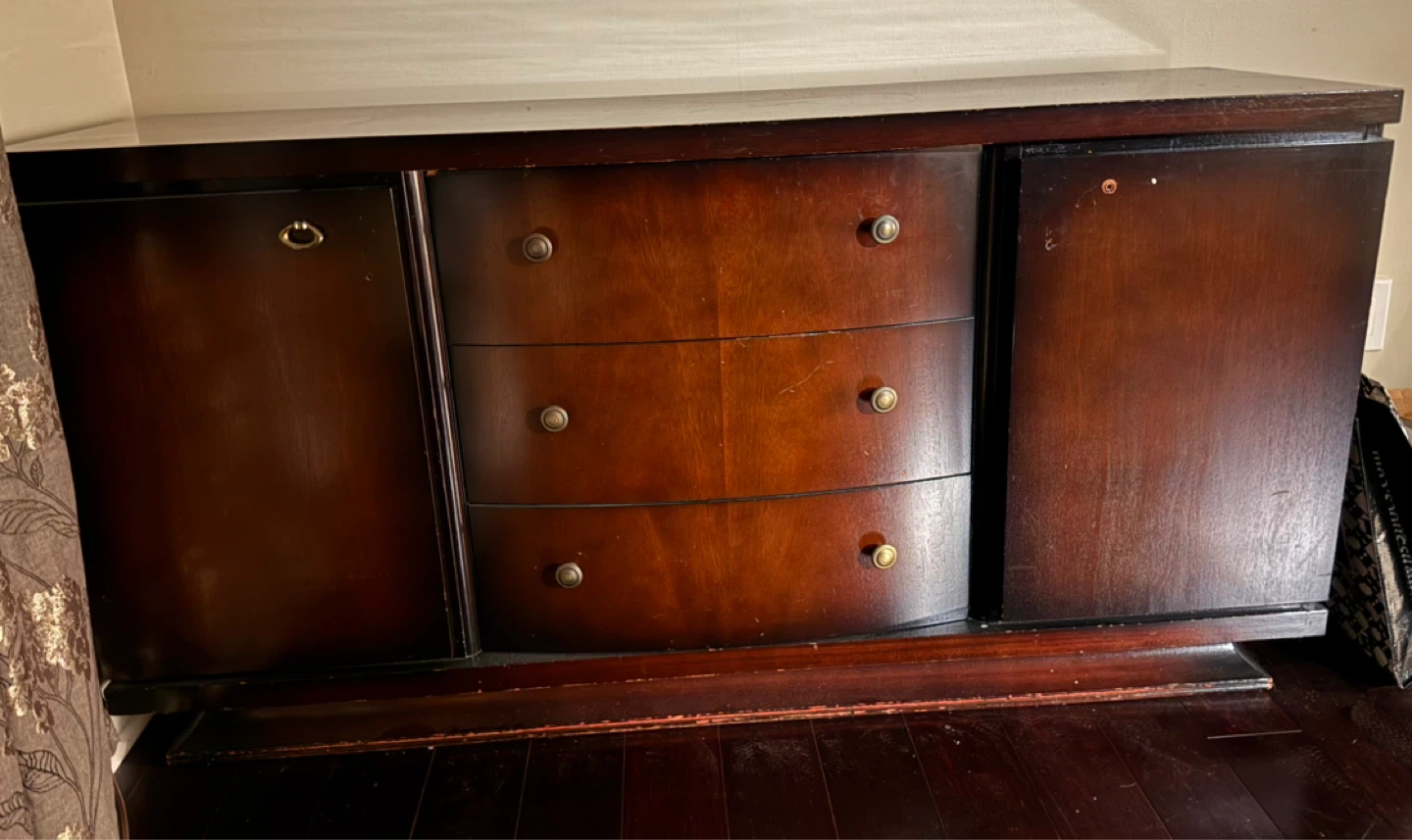 China Cabinet & Sideboard - photo 3