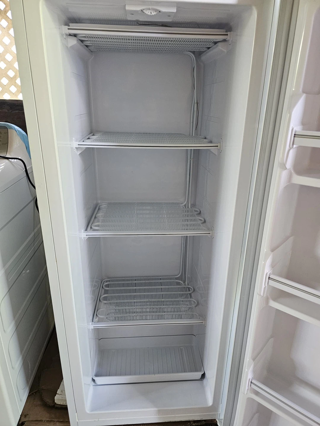 Danby upright Freezer - photo 4