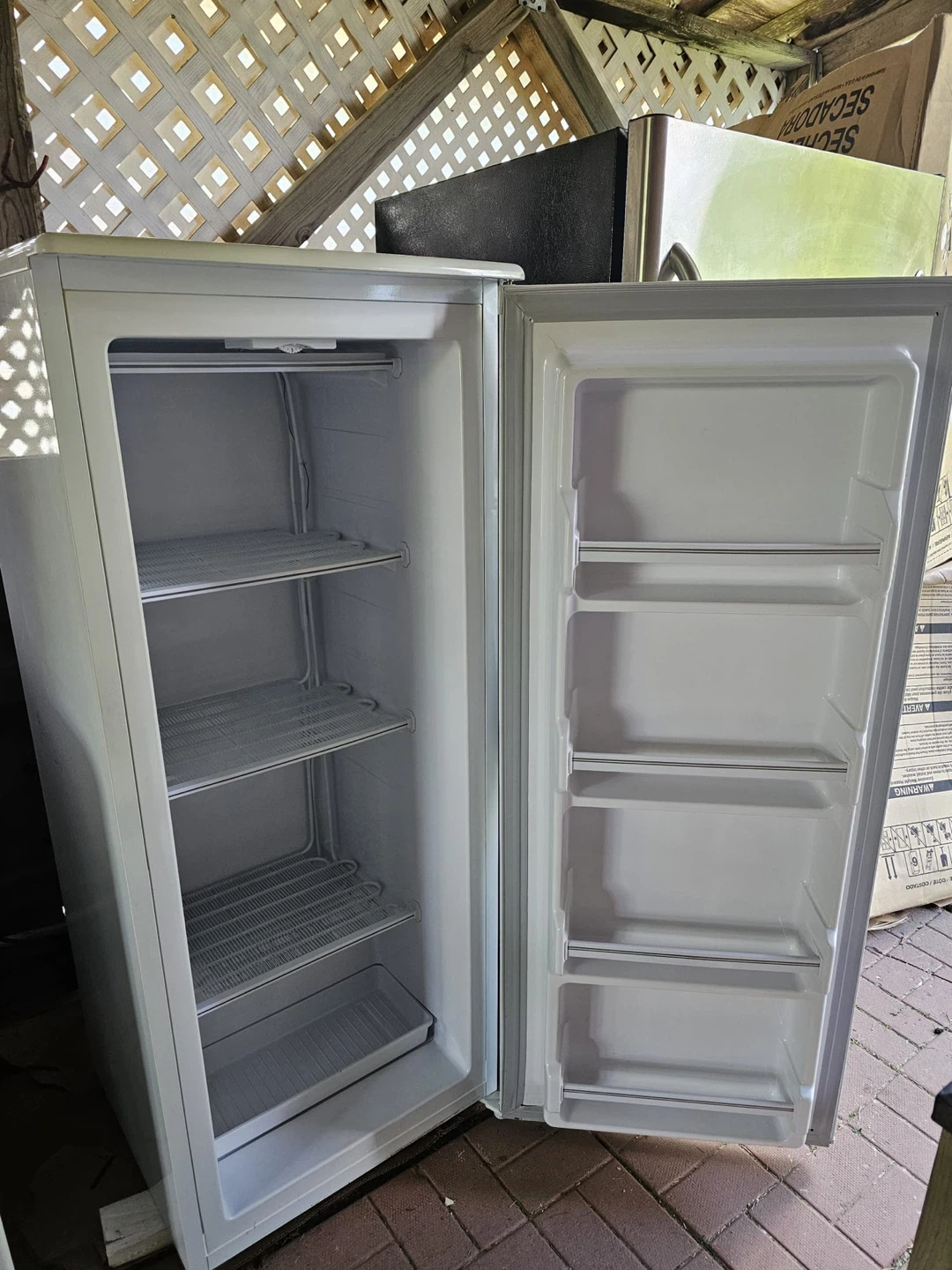 Danby upright Freezer - photo 2