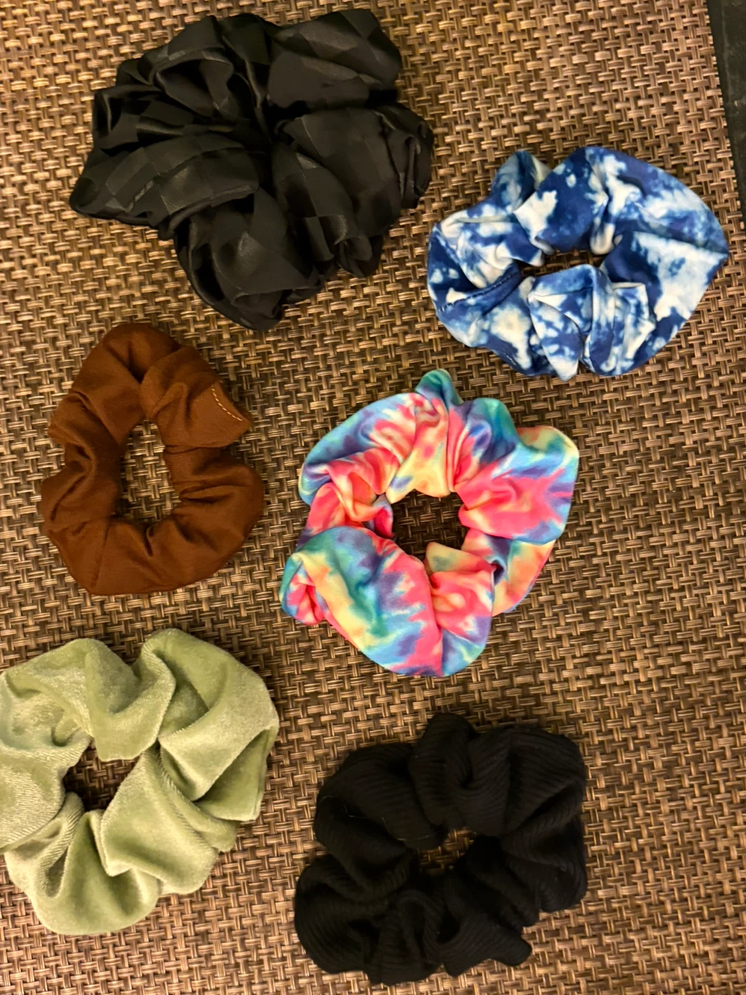 6 Scrunchies