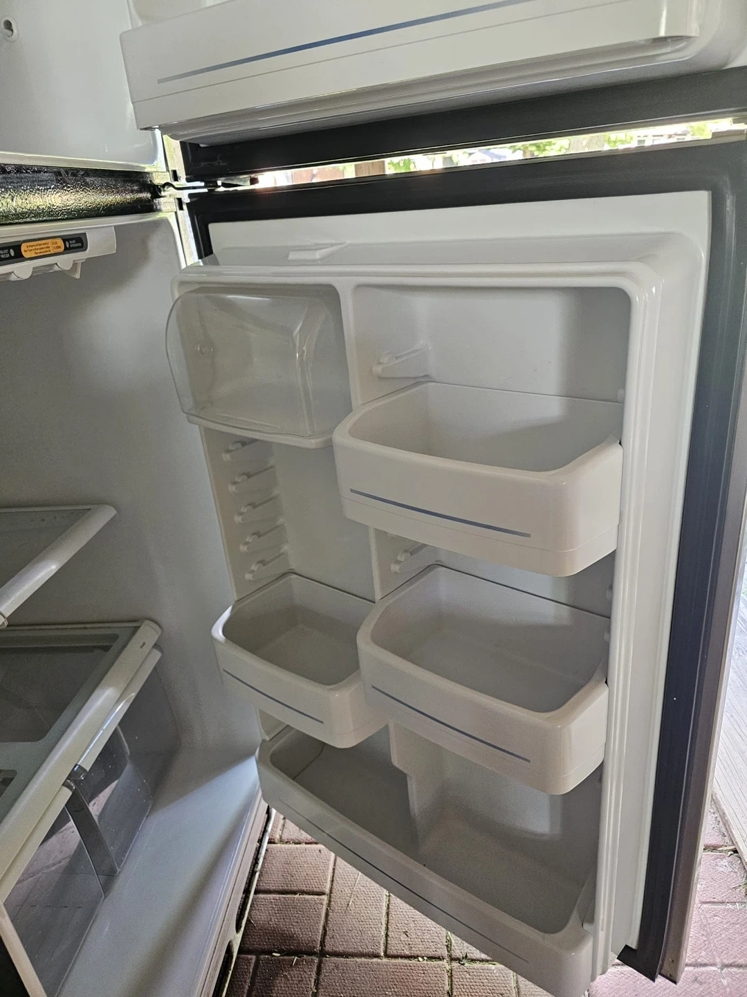 GE Refrigerator - photo 4
