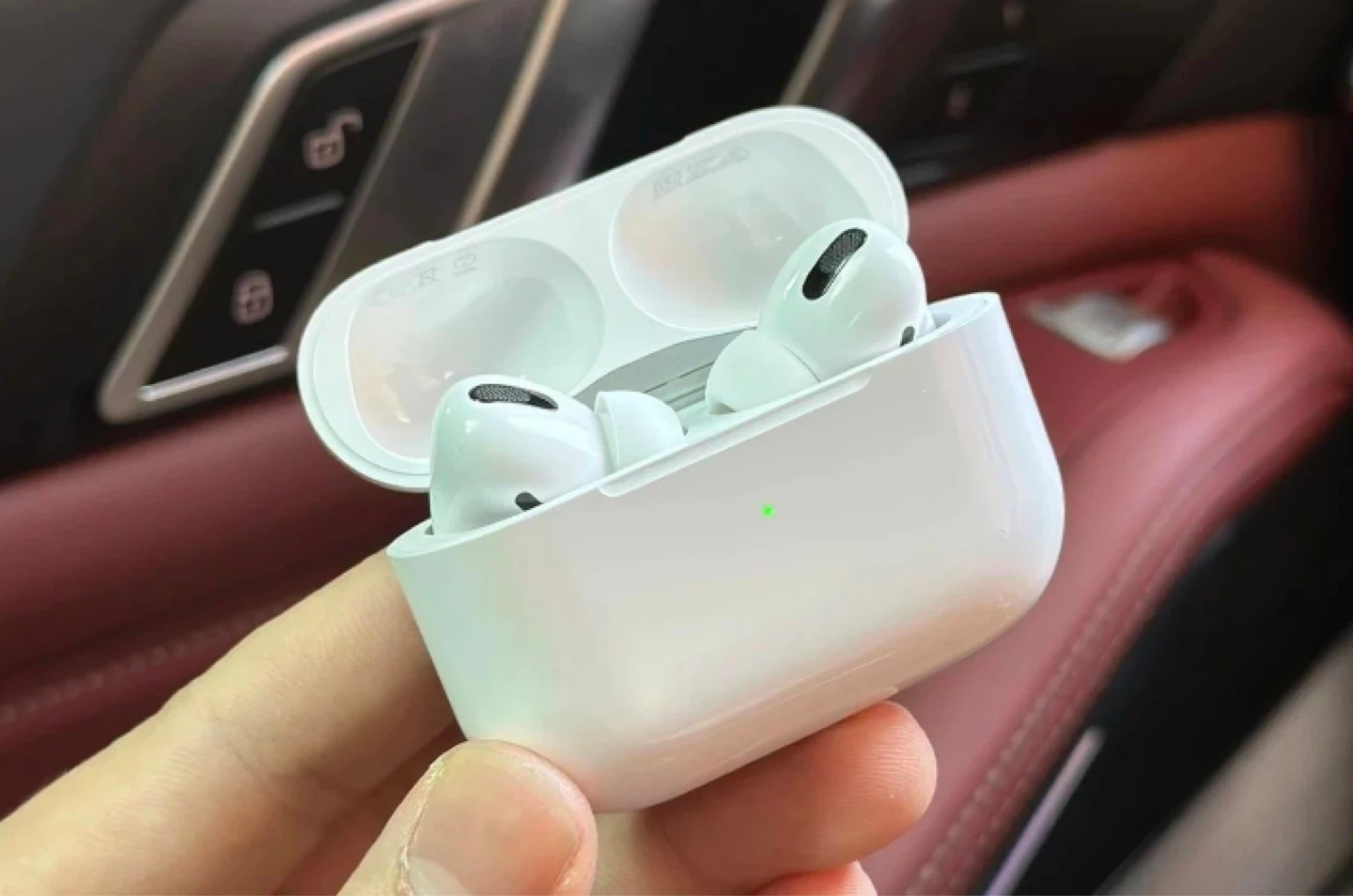 Apple AirPods Pro (2nd generation) with MagSafe Charging Case - photo 3