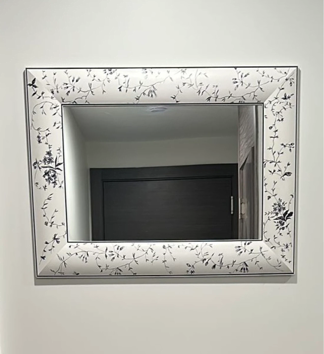 Entryway Decorative Wall Mirror with Floral Design