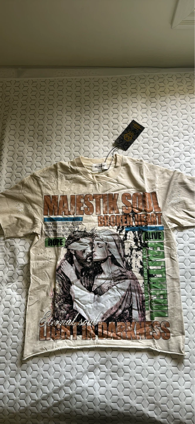 Majestik graphic tee small