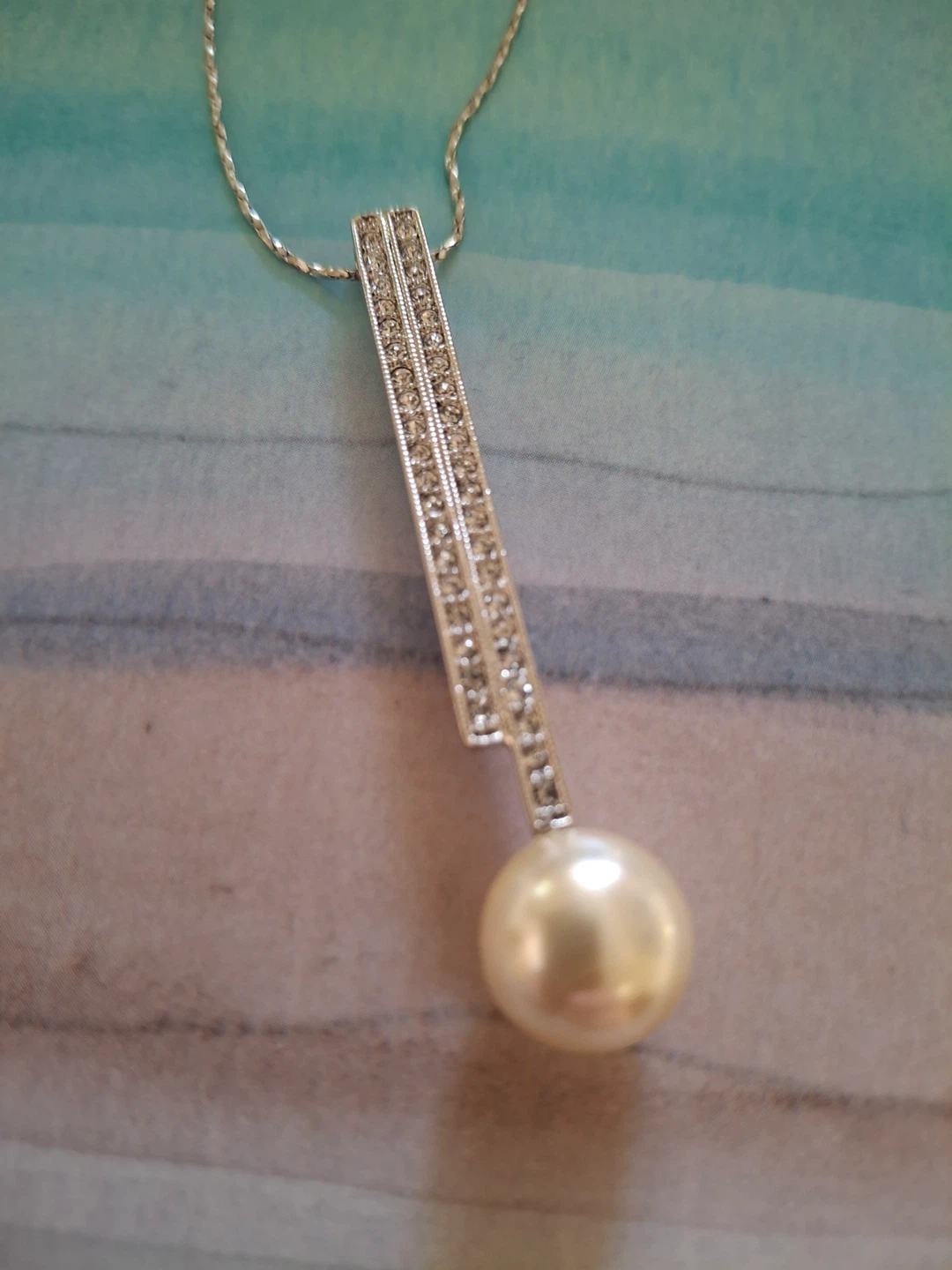Necklace- sparkly stone & decorative pearl