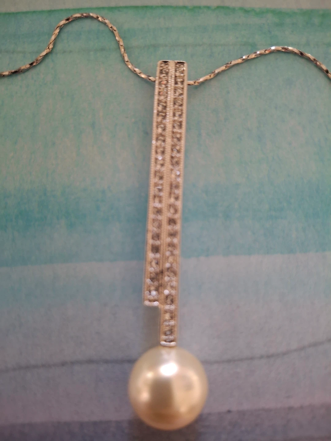 Necklace- sparkly stone & decorative pearl - photo 3