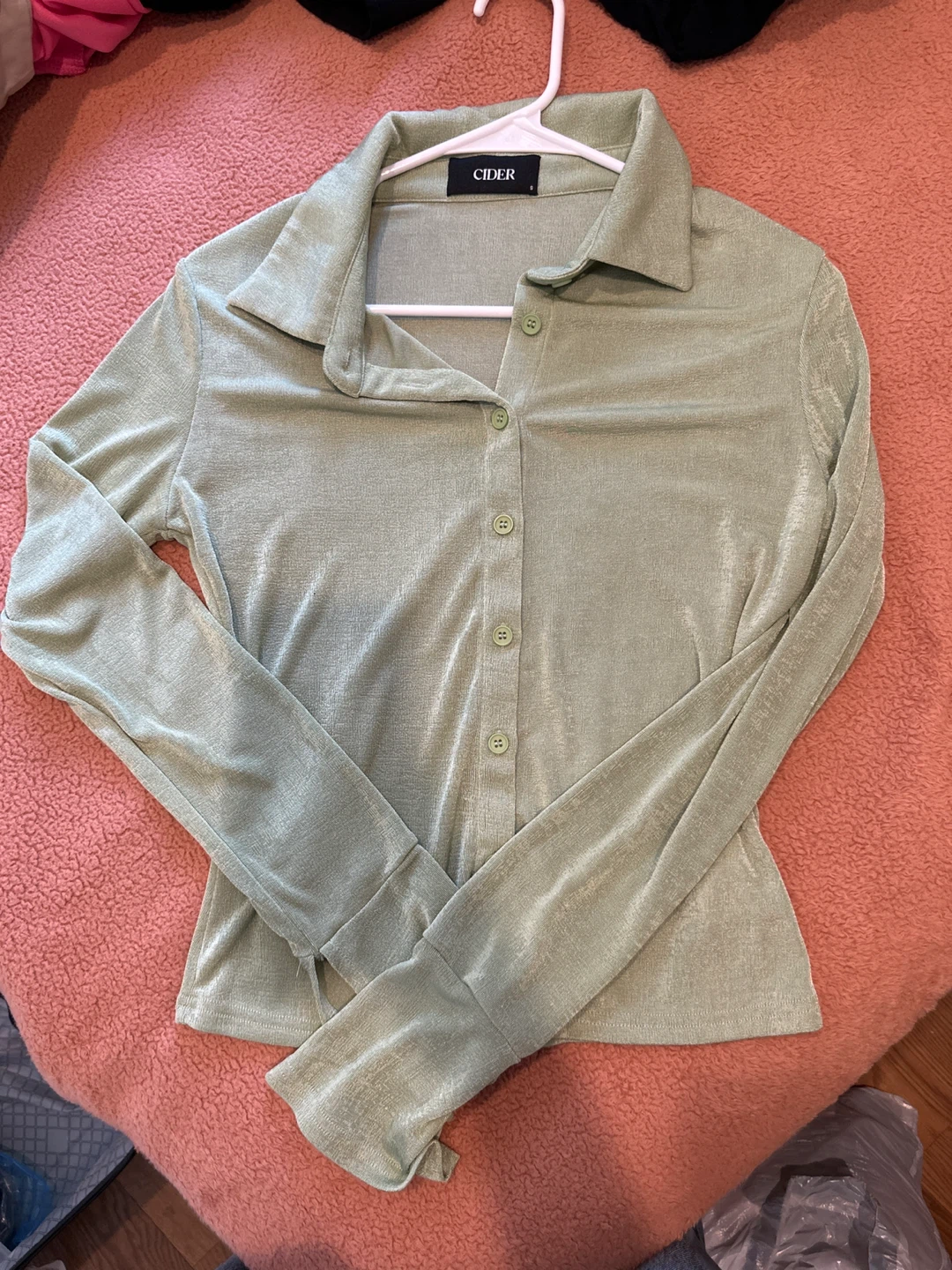 6 women’s tops for sale! - photo 2