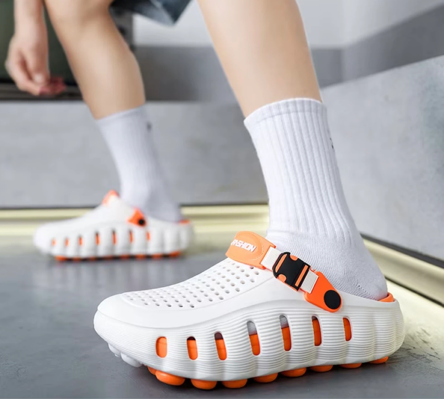 White and orange fashion clogs - photo 5