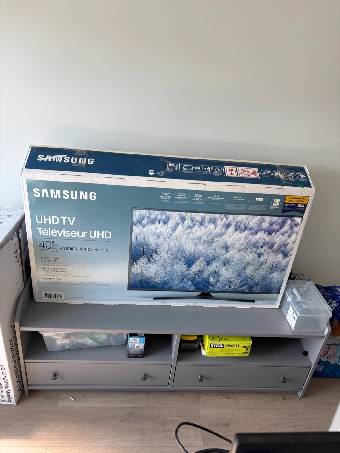 Samsung 40" UHD TV 6 Series MU6300