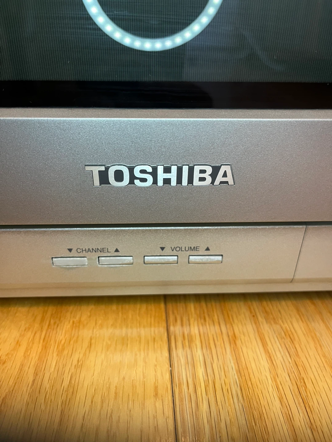Toshiba Color TV - photo 3