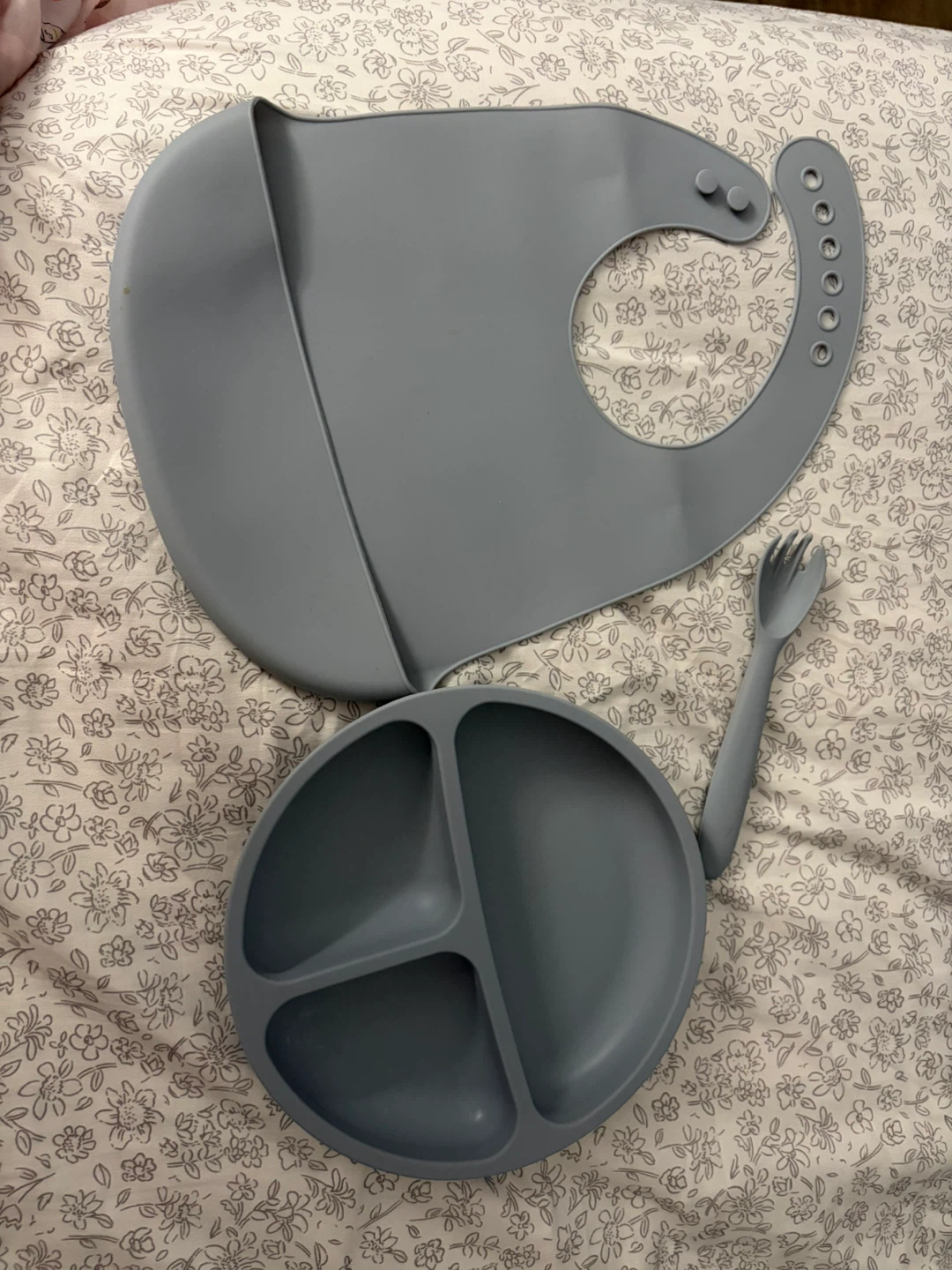 Silicone Toddler Bib and Plate Set - photo 2