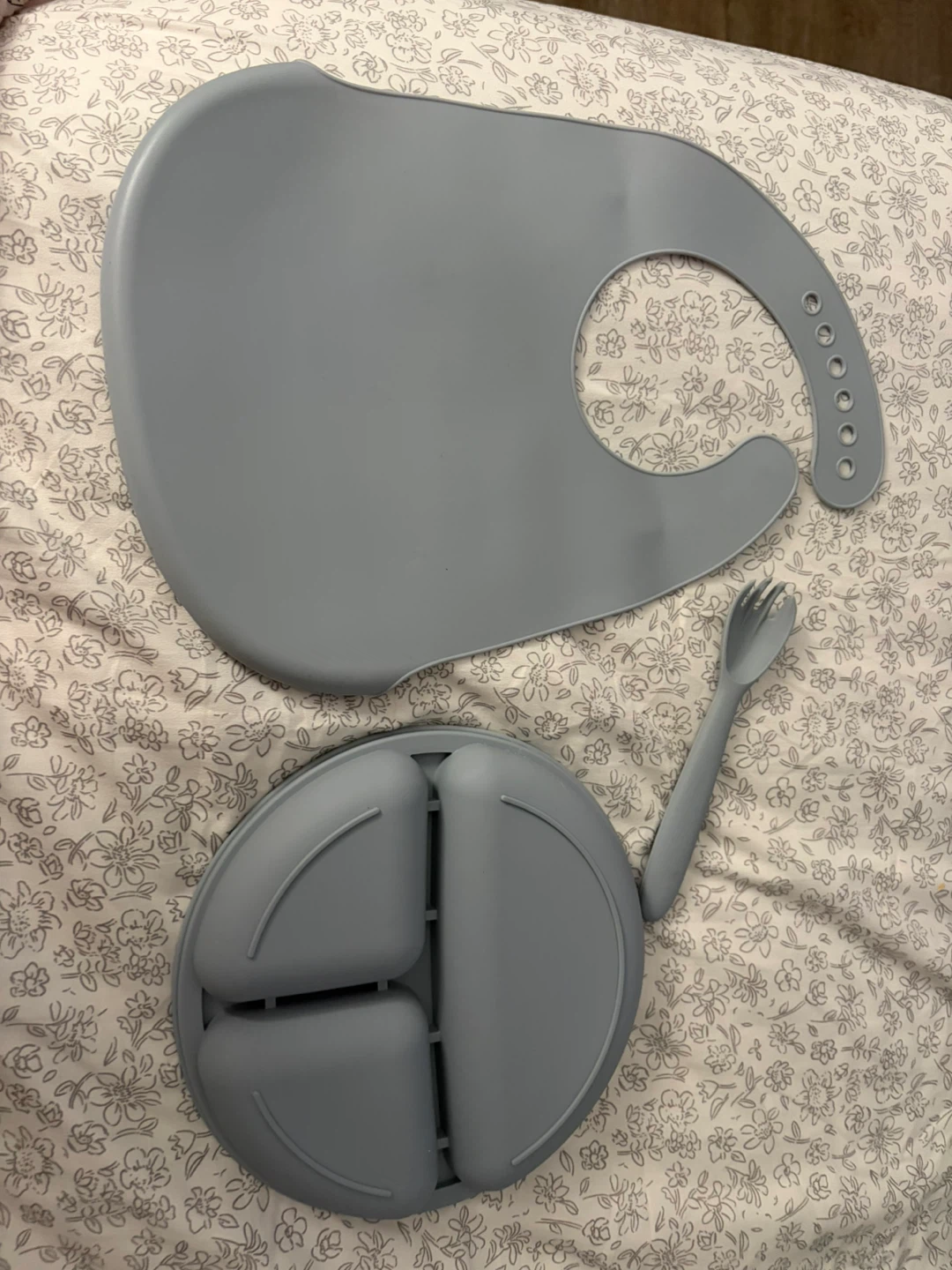 Silicone Toddler Bib and Plate Set - photo 3