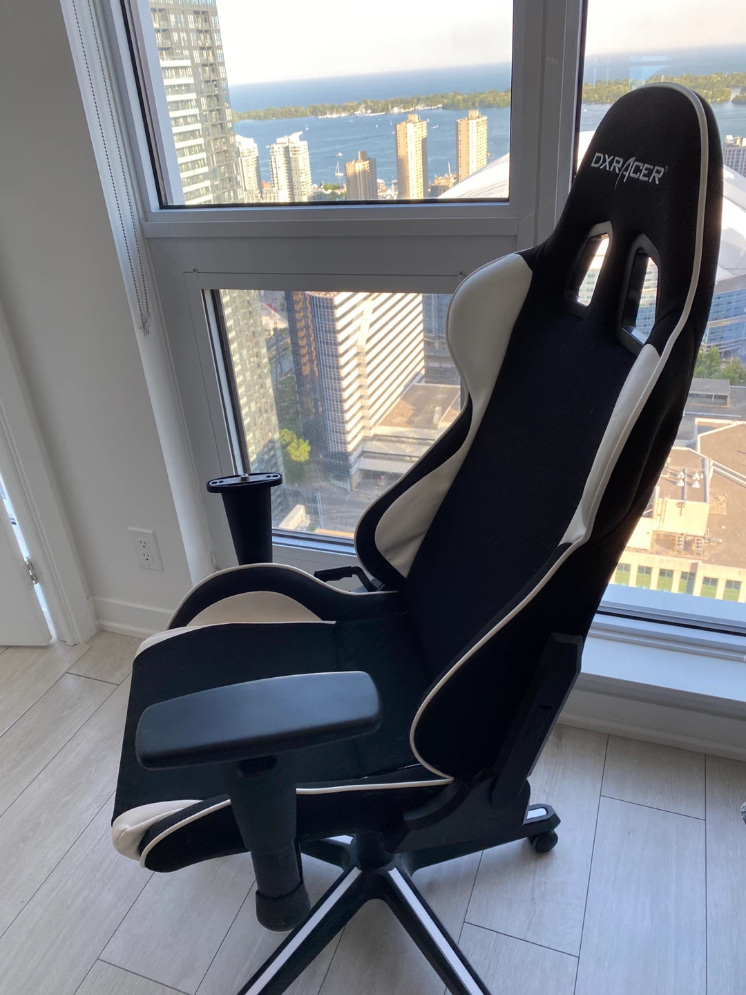 DXRacer Gaming Chair - photo 4