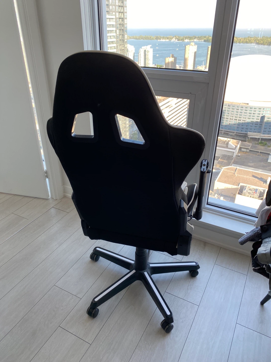 DXRacer Gaming Chair - photo 2