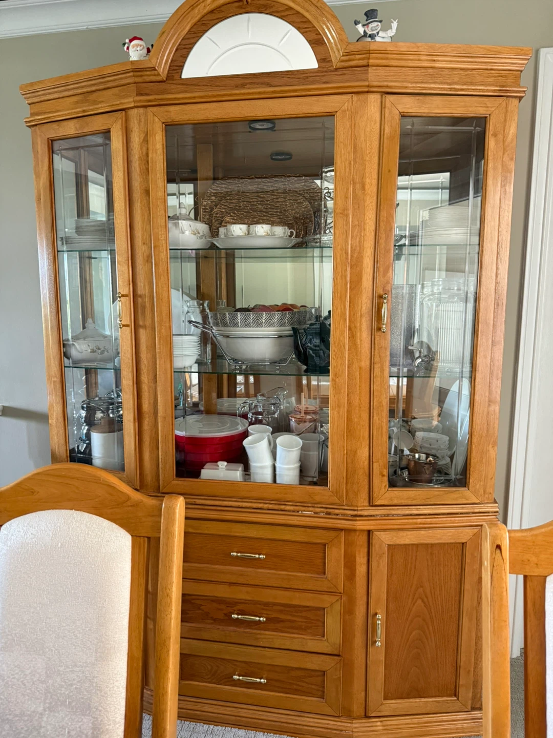 Wooden china cabinet with glass doors - photo 2